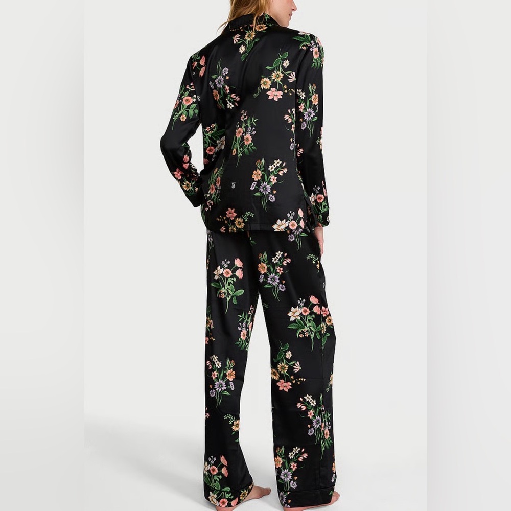 VICTORIA'S SECRET
Signature Satin Long Pajama Set